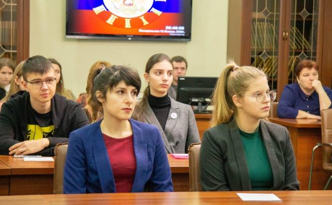 В Брянске начался региональный этап Всероссийской олимпиады по русскому