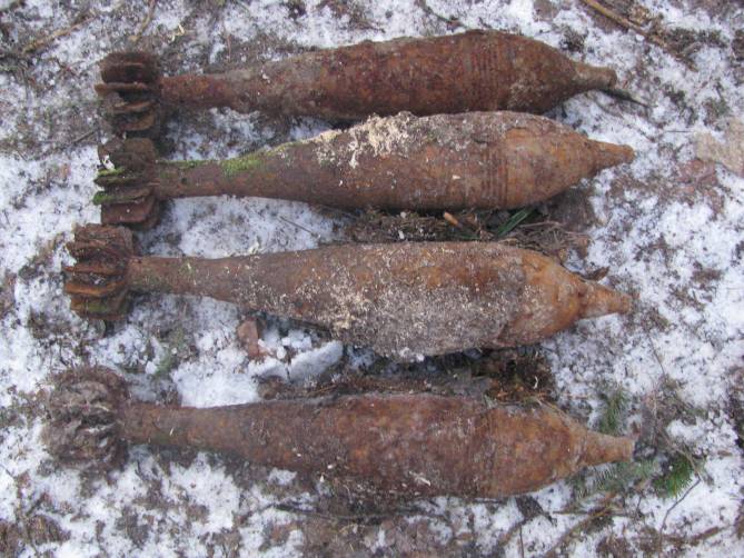 В Почепском районе нашли склад боеприпасов