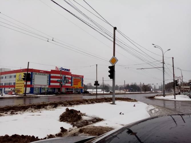 В Фокинском районе Брянске отключился светофор возле «Линии»