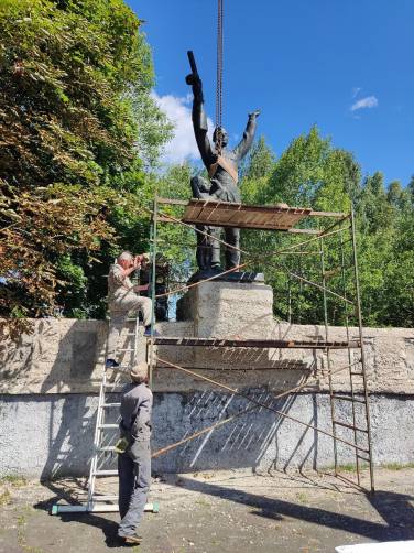 Автор деревянного тигра из парка Толстого реставрирует исторический памятник