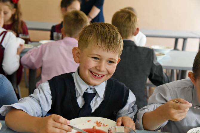 Более 1 млрд рублей направят на питание школьников и доплаты учителям на Брянщине