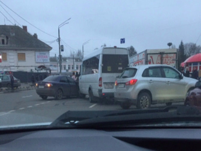 В Брянске маршрутка попала в ДТП возле автовокзала