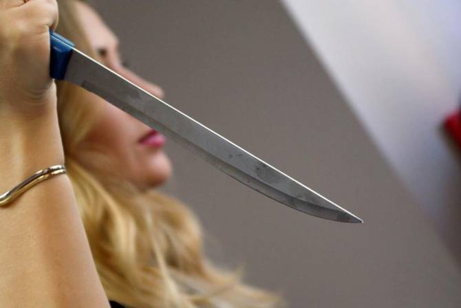 Жительница Новозыбкова одним ударом ножа наповал убила сожителя