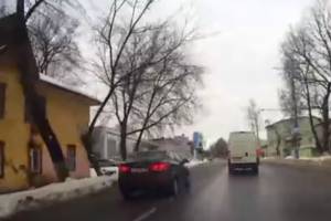 В Брянске сняли на видео лихача на улице Советской