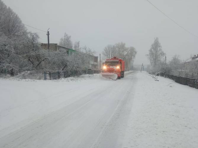 В Брянской области за сутки очистили от снега более 4 километров дорог