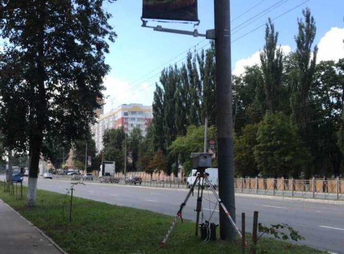 В Брянске на проспекте Московском за столбом спрятали камеру