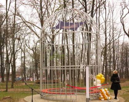 Почему памятник Чехову в Климово удался, а «поющая клетка» в Новозыбкове не совсем?
