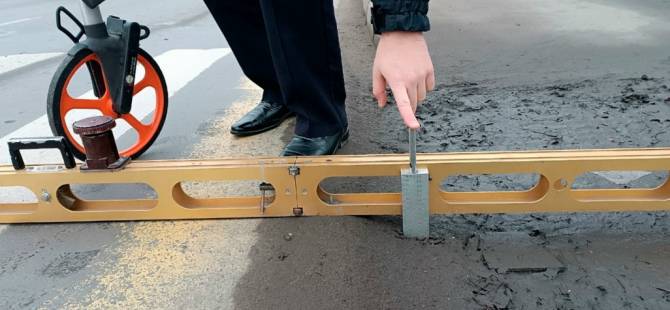 Суд обязал мэрию Брянска отремонтировать дорогу и остановку на Володарке