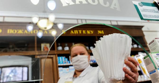 В брянских аптеках ждут покупателей два миллиона масок