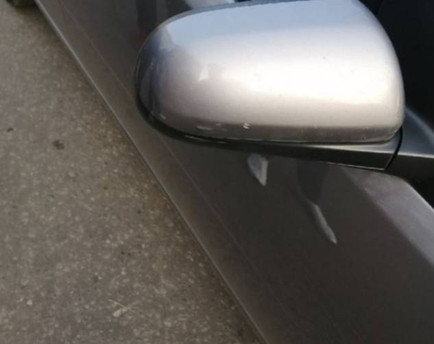 В Брянске повредили автомобиль студента на парковке у БГТУ