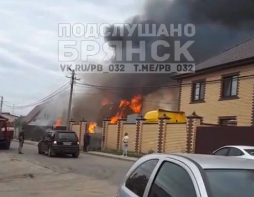 В Брянске на переулке Кравцова произошёл крупный пожар