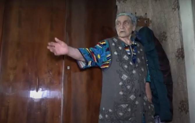 Из аварийного барака в центре Брянска не могут переселить 85-летнюю пенсионерку