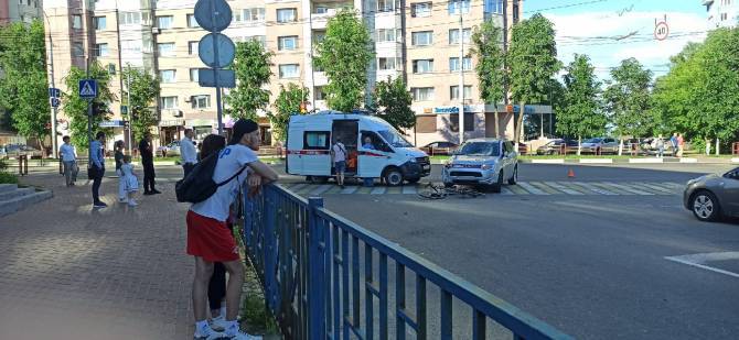 В Брянске на Туристе внедорожник сбил 35-летнего велосипедиста