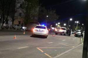 В Брянске на улице Дзержинского разбились две легковушки