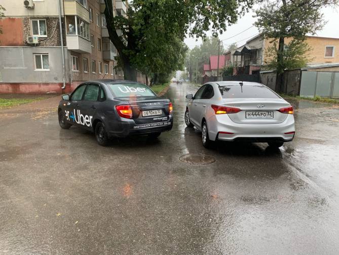 В Брянске ищут свидетелей ДТП такси Uber и Hyundai