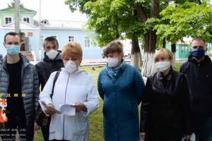 В Почепе и Новозыбкове проверят сообщение о невыплате денег медикам