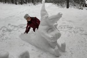 Брянская семья 20 лет лепит сказочных снеговиков