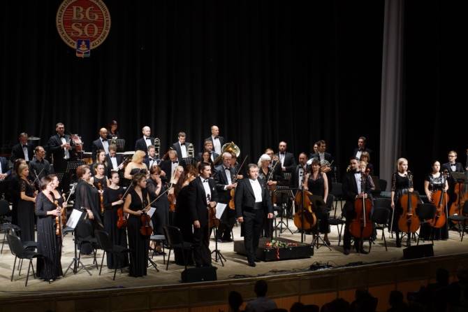 Симфонический оркестр представит брянцам новую программу «Виват, классика»