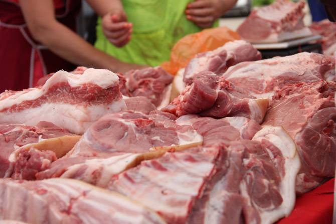 В Брянске на Володарском рынке нашли тухлое мясо