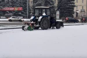 В Брянске коммунальщики вышли на битву со снегопадом