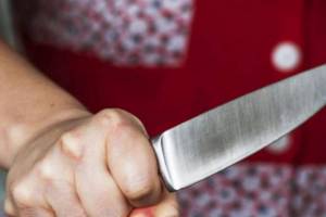В Брянском районе 37-летняя женщина напала с ножом на мужа
