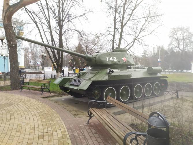 В сквере Морозова в Брянске установили танк Т-34