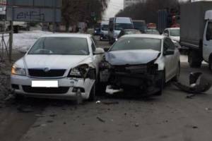 В Брянске не поделили дорогу две иномарки: ранен водитель
