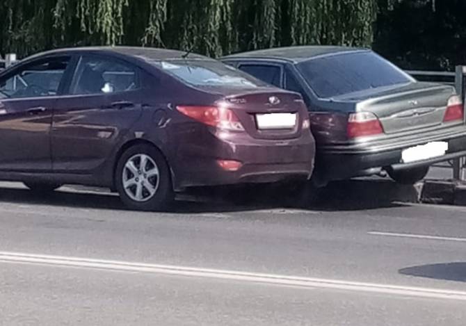 В Брянске две легковушки попали в ДТП возле автовокзала 