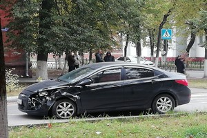 В Брянске возле БГТУ столкнулись две легковушки