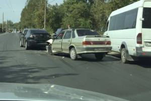В Брянске на Сталелитейной столкнулись три машины