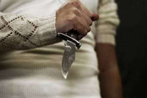 В Сураже пьяная уголовница пырнула ножом подругу