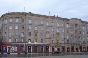 В Брянске три года морозят пенсионеров в многоэтажке на проспекте Ленина