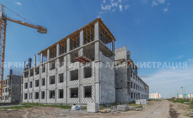 В Брянске на территории старого аэропорта строится новая школа