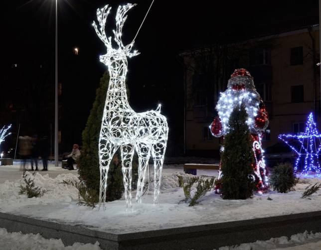 В Новый год Брянск украсили около 250 светодиодных конструкций