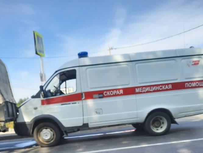 В Брянске у пешеходного перехода на Литейной неотложка попала в ДТП