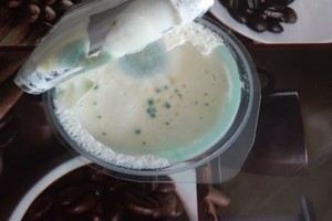 Жительница Брянска купила йогурт с плесенью вместо киви