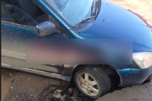 В Брянске автомобиль провалился у школы №58