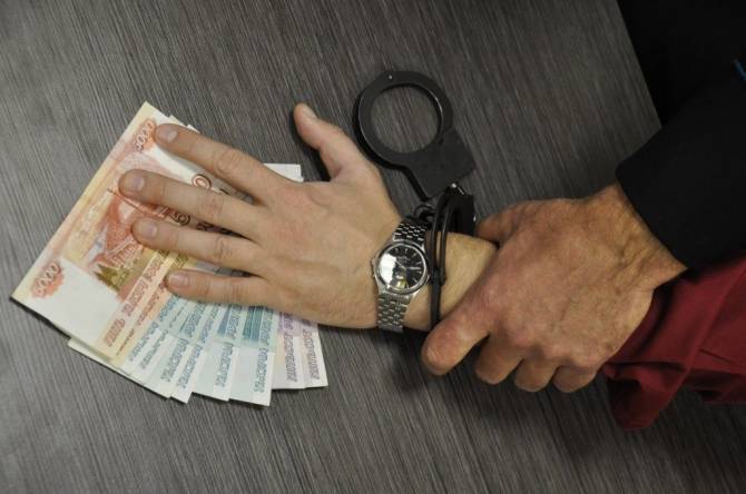 Жителя Дятькова оштрафовали на 100 тысяч за попытку дать взятку полицейскому
