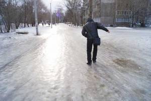 Брянцам рассказали о правилах поведения при гололеде