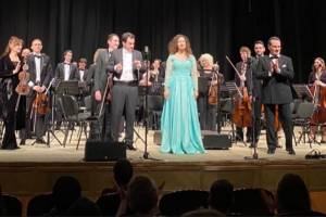 В Брянске сербка Мария Йелич спела «Катюшу» с симфоническим оркестром