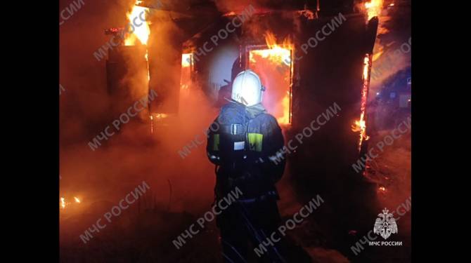 На пожаре в Новозыбкове погибли мужчина и 5-летний мальчик