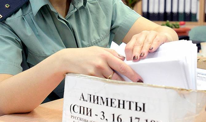 В Брянске угроза ареста на 15 суток побудила алиментщика заплатить долг в 267 тысяч рублей