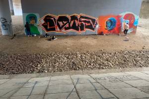 В Брянске под Первомайским мостом появилось «небесное» граффити