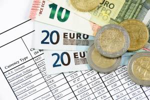 На бирже впервые с конца марта курс евро превысил 88 рублей