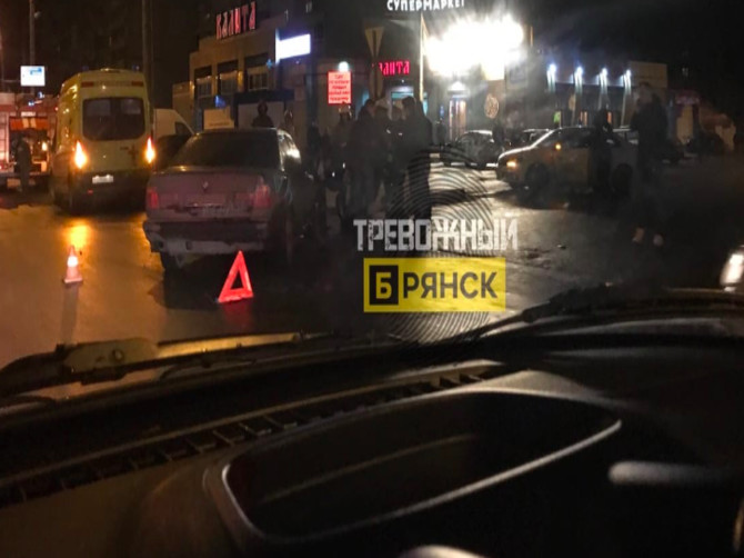 В Брянске в серьезное ДТП угодила машина такси