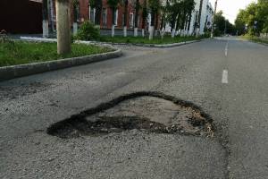 В Брянске жители Бежицы не дождались ремонта дороги у БГТУ