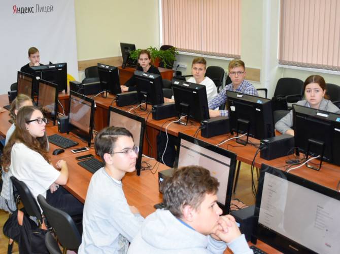 У брянских школьников остается один день для поступления в «Яндекс.Лицей»