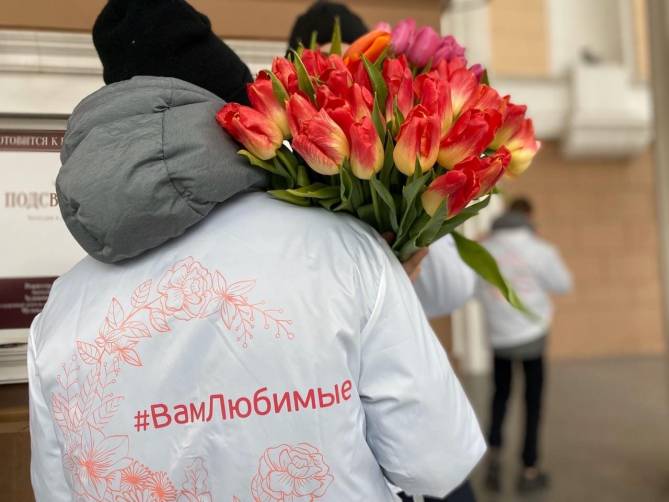 Брянским женщинам 8 марта подарят цветы