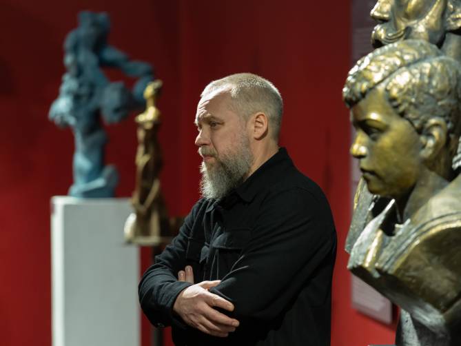 Брянцев пригласили на выставку московского скульптора Владимира Лепешова