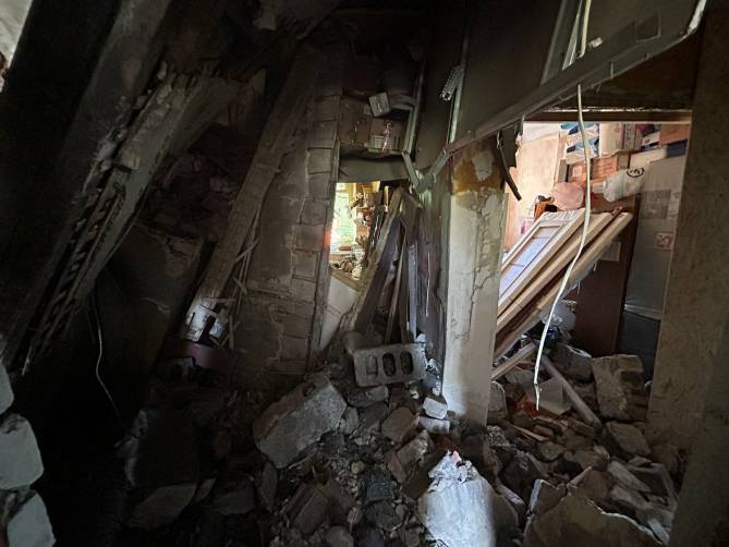 В Брянске продолжается разбор завалов в поврежденном взрывом доме 